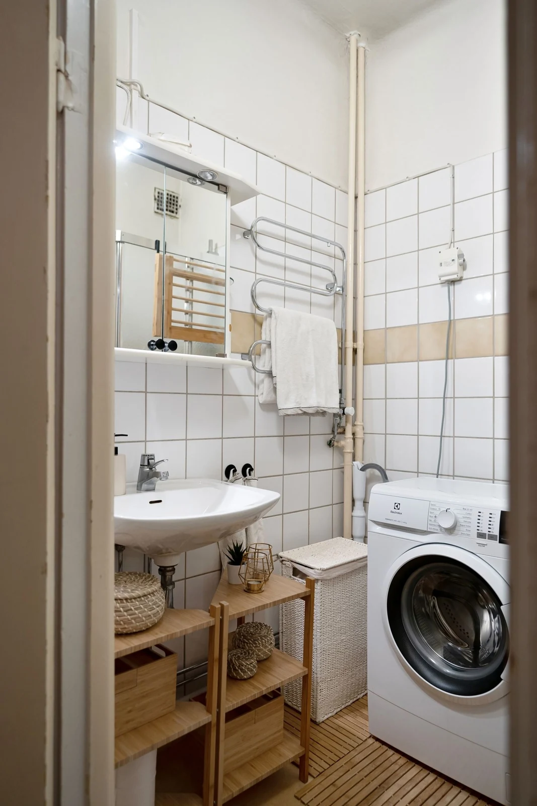 Bathroom layout and fittings